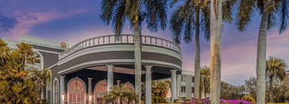 La Quinta Inn & Suites By Wyndham Naples Downtown