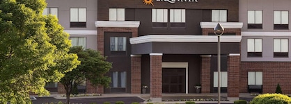 La Quinta Inn & Suites By Wyndham Springfield Airport Plaza