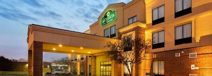 La Quinta Inn & Suites By Wyndham Springfield Airport Plaza