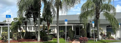 Ramada By Wyndham Cocoa
