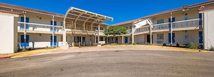 Motel 6 Dallas - Farmers Branch