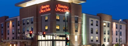 Hampton Inn & Suites Omaha-Downtown