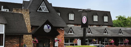 Village Hotel Hyde