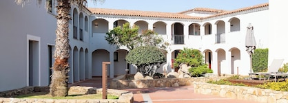 Mangia's Santa Teresa Sardinia, Curio Collection By Hilton