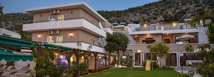Iraklis Studios & Apartments