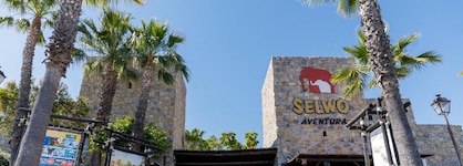 Hotel Selwo Lodge - Animal Park Tickets Included