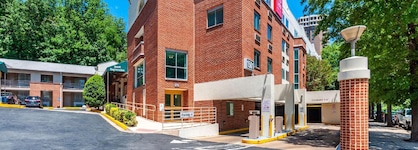 Red Lion Hotel Arlington Rosslyn   Iwo Jima