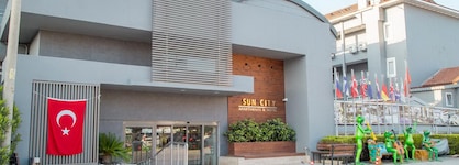 Sun City Apartments & Hotel