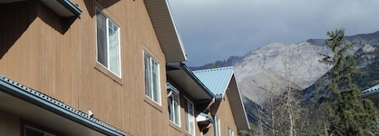Banff Boundary Lodge