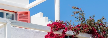 Rhenia Mykonos Hotel & Bungalows