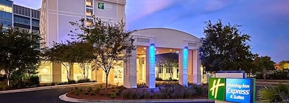 Holiday Inn Express & Suites Charleston Dwtn - Westedge By Ihg
