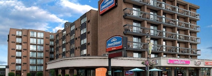 Howard Johnson Plaza By Wyndham By The Falls Niagara Falls