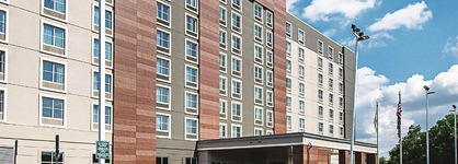 La Quinta Inn & Suites By Wyndham Cincinnati Sharonville