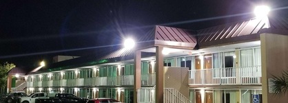 Days Inn & Suites By Wyndham Charleston Airport West