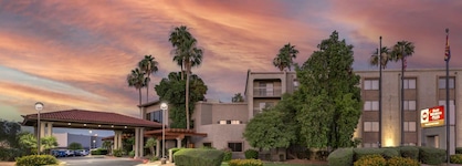 Best Western Plus Scottsdale Thunderbird Suites