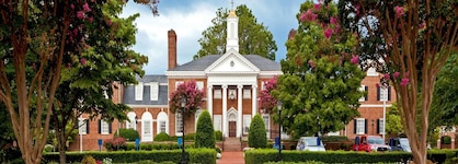 Virginia Crossings Hotel & Conference Center