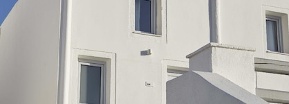 Mr And Mrs White Oia – Santorini