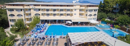 Koukounaria Hotel & Suites