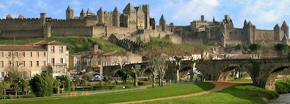 Ibis Carcassonne Est La Cité