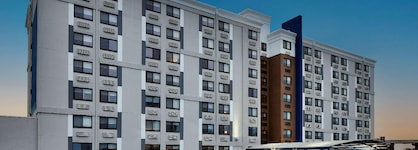 Hampton Inn By Hilton Newark Airport