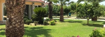 Village Inn Studios & Family Apartments