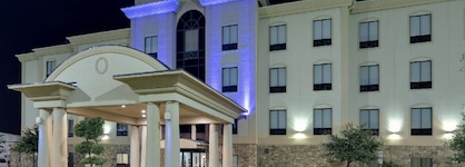 Holiday Inn Express & Suites Denton North By Ihg