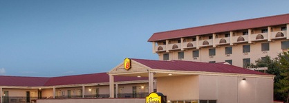 Super 8 By Wyndham Lubbock Civic Center North