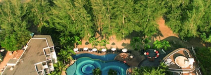 Le Méridien Phuket Mai Khao Beach Resort