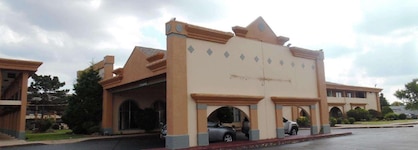 Red Roof Inn & Suites Oklahoma City Southwest