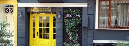Retropera Hotel
