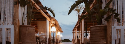 Cumeja - Beach Club & Hotel