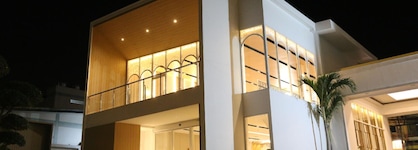 Crystal Palace Luxury Hotel