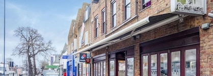 Oyo Vii Hotel & Indian Restaurant