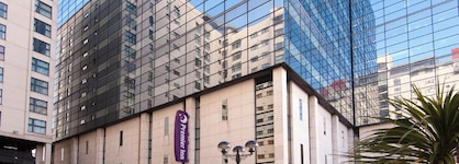 Premier Inn Cardiff City Centre (Queen Street)