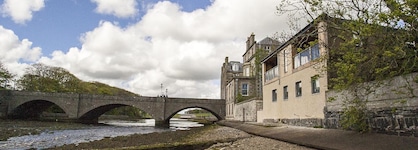Riverside Apartments