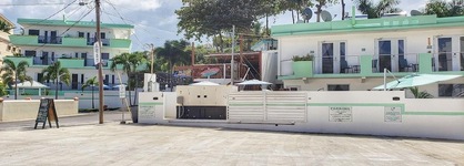 Casa Verde Hotel - Steps To The Beach | Pool, Restaurant & Bar