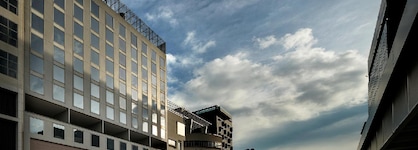 V Hotel Bencoolen