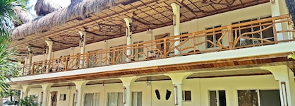 Mike's Dauin Beach Resort