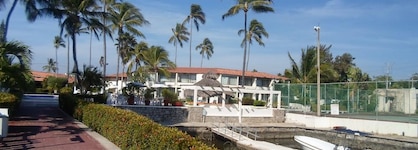 Cabo Blanco Hotel & Marina