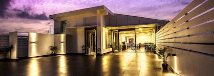 J Hotel