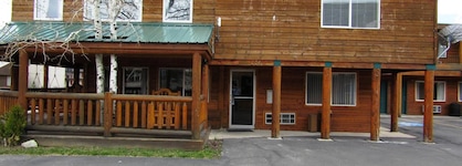 Yellowstone Country Inn
