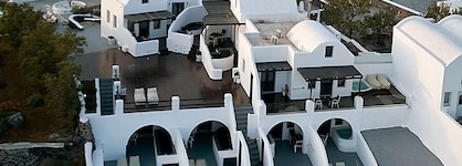 Oia Suites