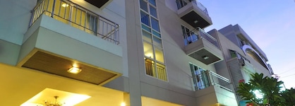 Flipper House Hotel