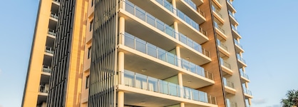 Oaks Redcliffe Mon Komo Suites