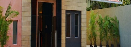 Altamira Village Hotel & Suites