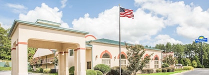 Days Inn & Suites By Wyndham Columbia Airport
