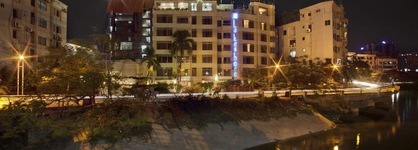 Lakeshore Hotel & Apartments