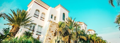 Mnar Castle Apartments