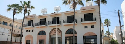 New York Plaza Hotel Apartments