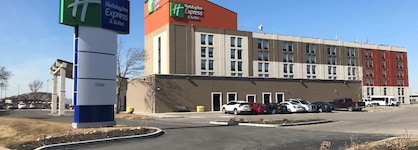 Holiday Inn Express & Suites Toronto Airport West By Ihg